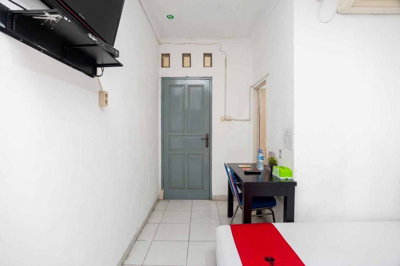 Reddoorz Syariah Near Grand Galaxy Park Otel Ceger Dış mekan fotoğraf