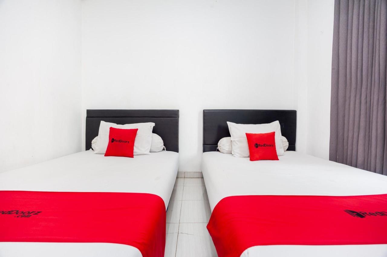 Reddoorz Syariah Near Grand Galaxy Park Otel Ceger Dış mekan fotoğraf