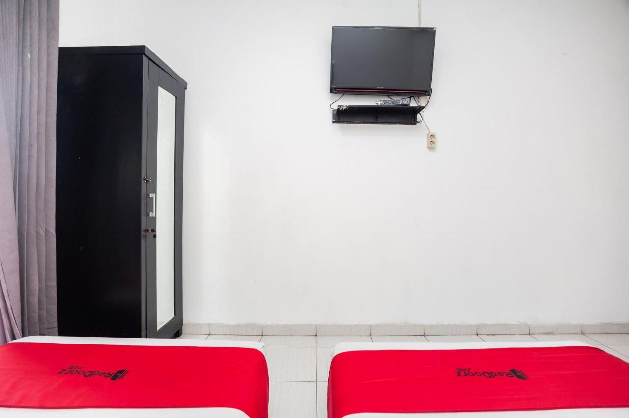 Reddoorz Syariah Near Grand Galaxy Park Otel Ceger Dış mekan fotoğraf
