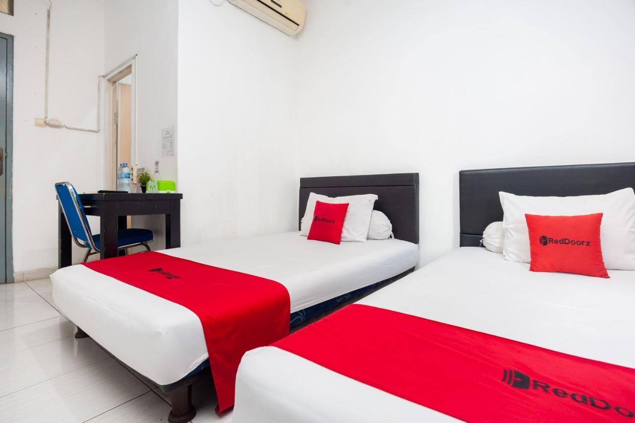 Reddoorz Syariah Near Grand Galaxy Park Otel Ceger Dış mekan fotoğraf