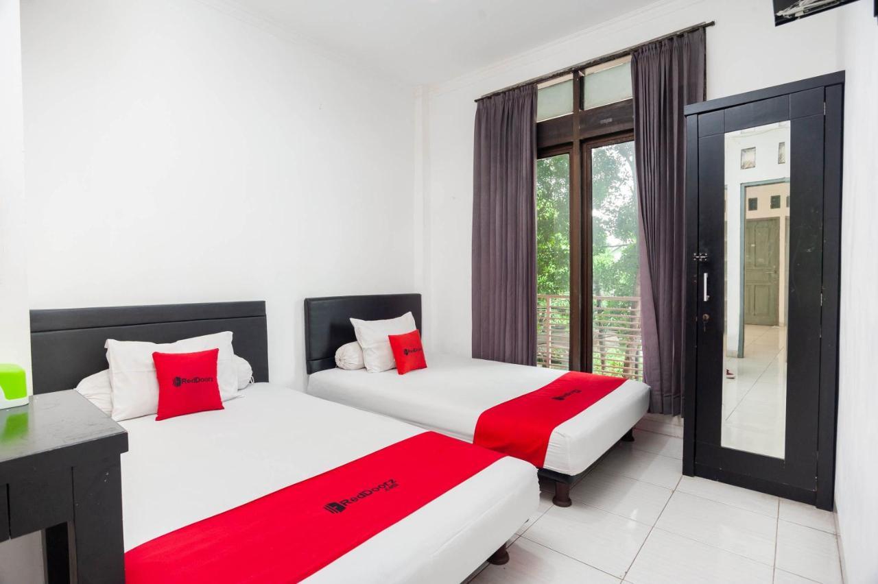 Reddoorz Syariah Near Grand Galaxy Park Otel Ceger Dış mekan fotoğraf