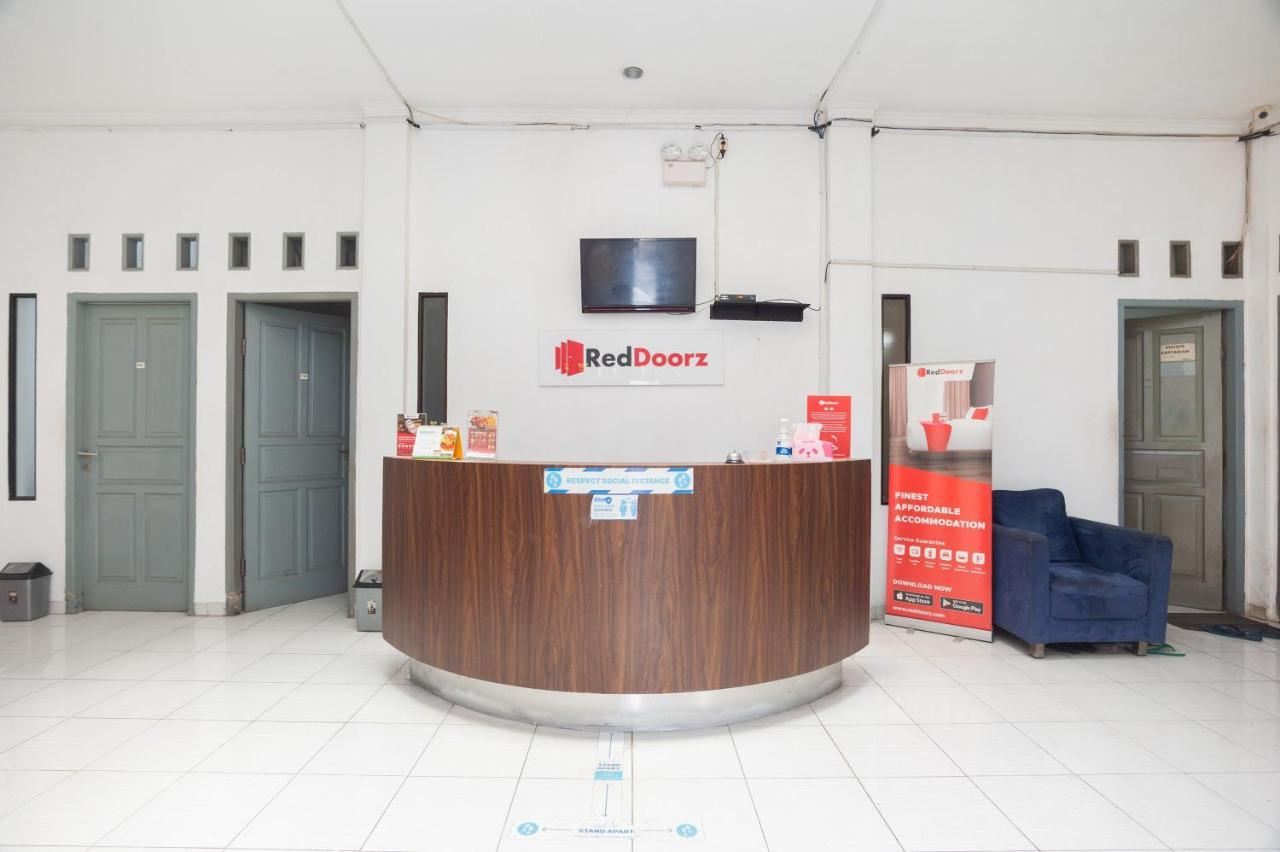 Reddoorz Syariah Near Grand Galaxy Park Otel Ceger Dış mekan fotoğraf