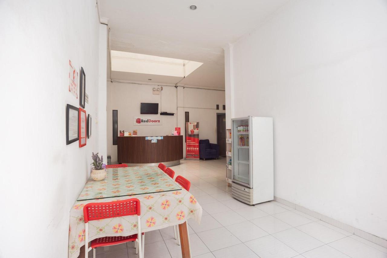 Reddoorz Syariah Near Grand Galaxy Park Otel Ceger Dış mekan fotoğraf