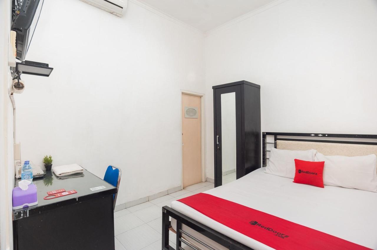Reddoorz Syariah Near Grand Galaxy Park Otel Ceger Dış mekan fotoğraf