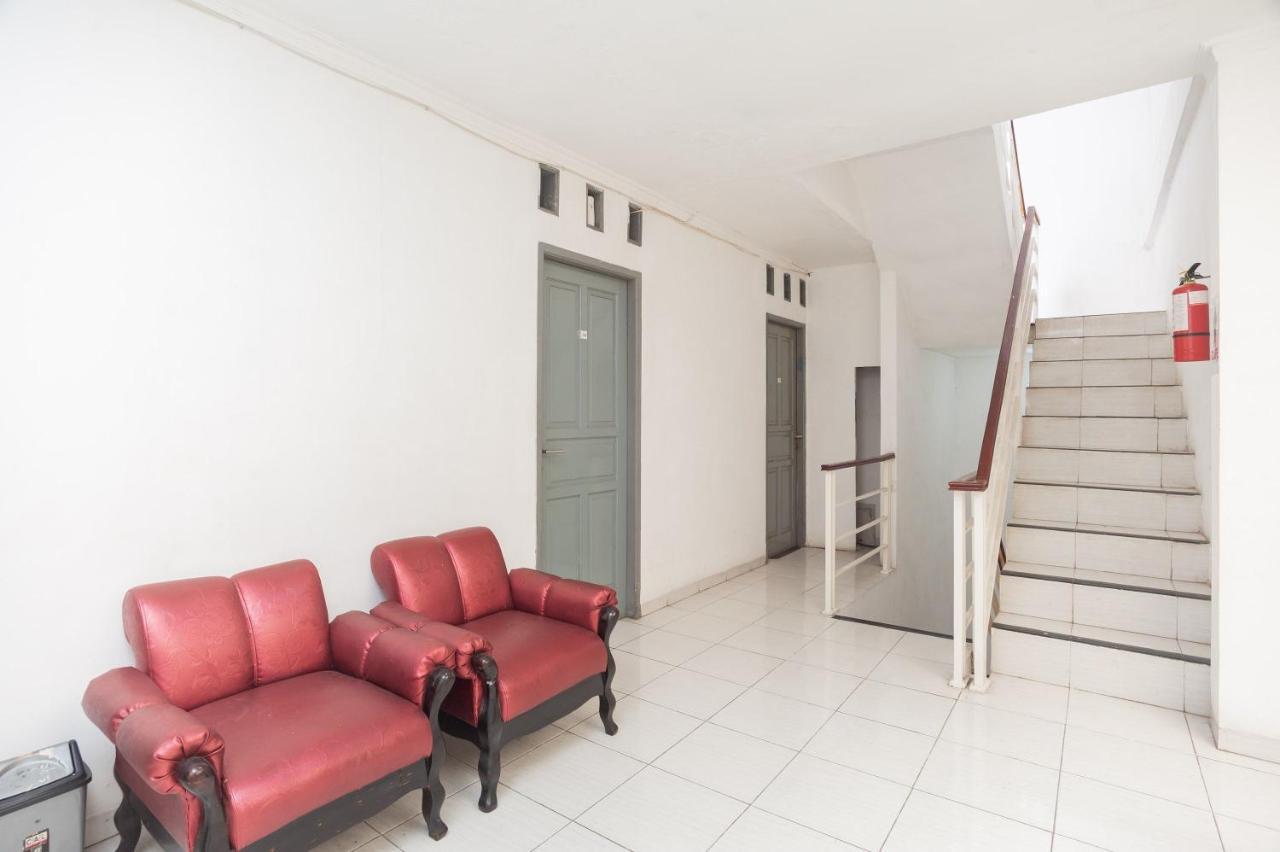 Reddoorz Syariah Near Grand Galaxy Park Otel Ceger Dış mekan fotoğraf