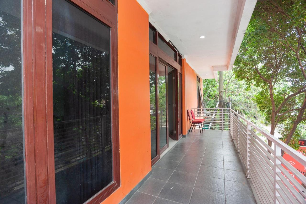Reddoorz Syariah Near Grand Galaxy Park Otel Ceger Dış mekan fotoğraf