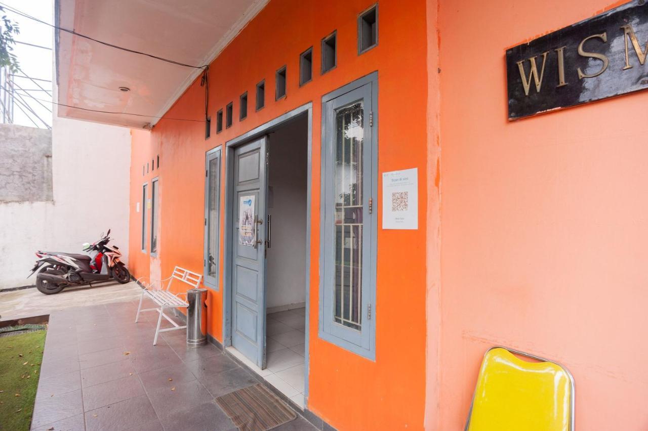 Reddoorz Syariah Near Grand Galaxy Park Otel Ceger Dış mekan fotoğraf